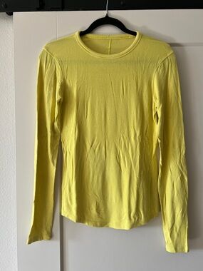 Lululemon Women’s Yellow Long-Sleeve Crewneck Top